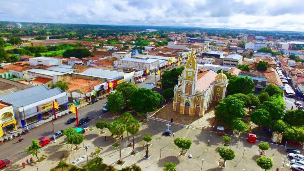 Pesquisa que favorecia Prefeito de Floriano é barrada pela justiça eleitoral